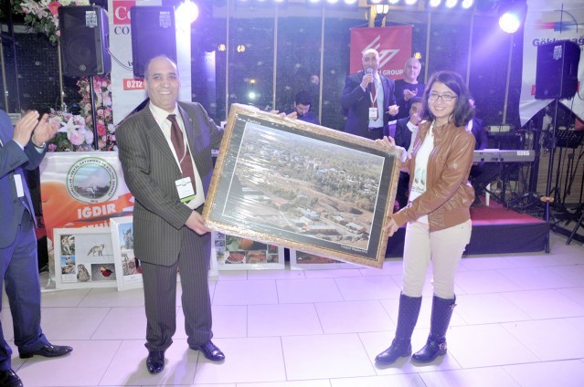 IĞDIRLILAR SALONA SIĞMADI! Galerinin devamı için tıklayınız..