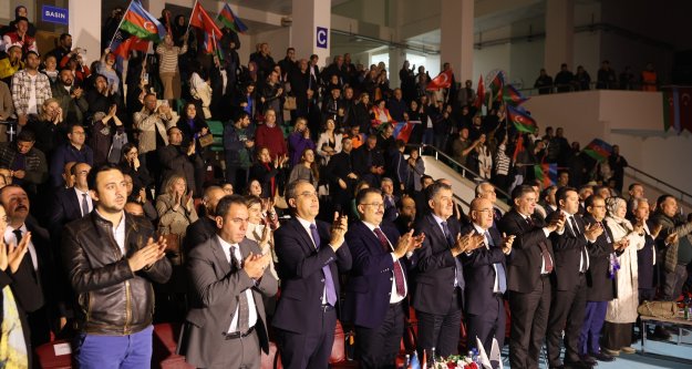 'Azerbaycanlı Usta Sanatçı Alim Kasımov'dan Iğdır'da Unutulmaz Konser”